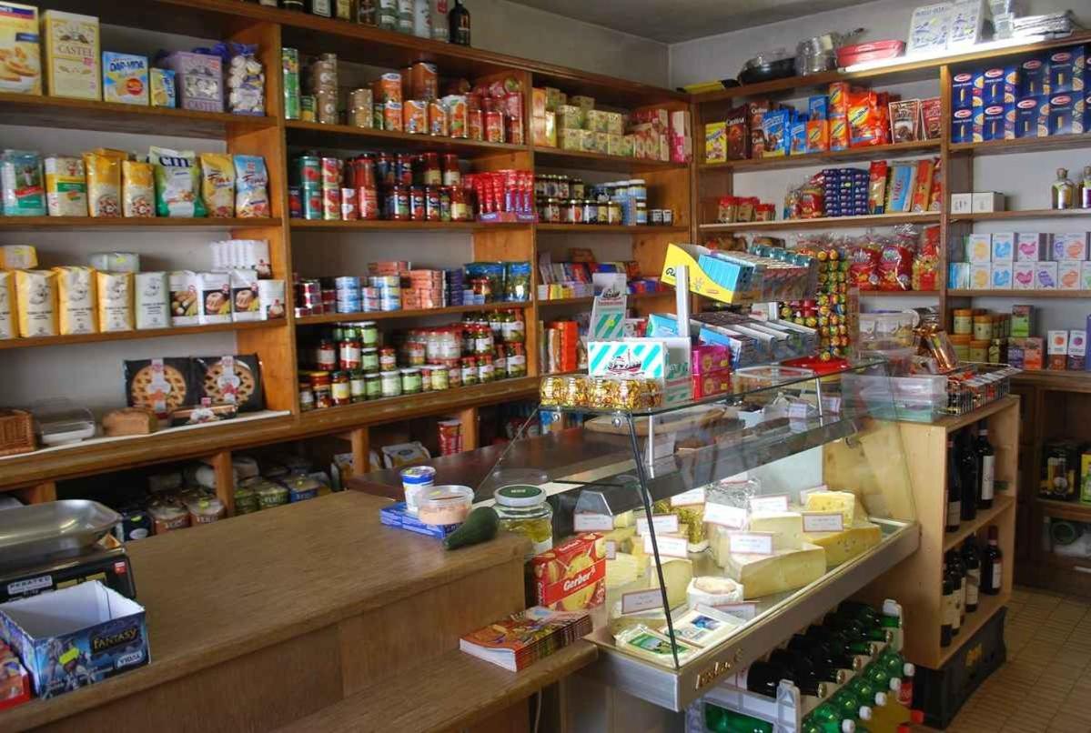 Pensione Capelli Poschiavo Bagian luar foto